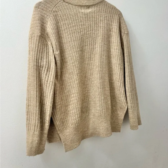 3 for 10 - H&M Beige Ribbed Sweater - Picture 2 of 3